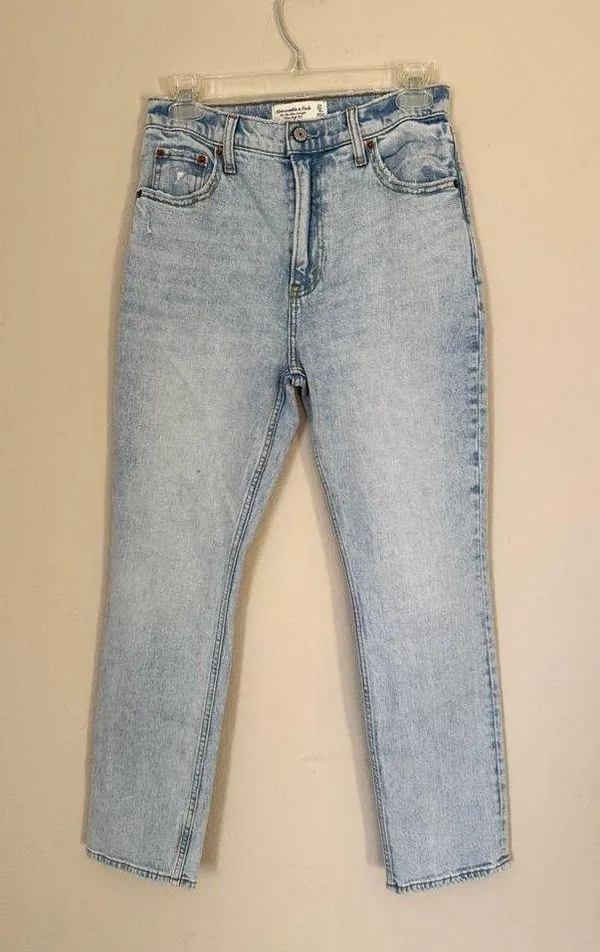 Abercrombie and Fitch Ultra High Rise 90s Straight Jean - Image 3