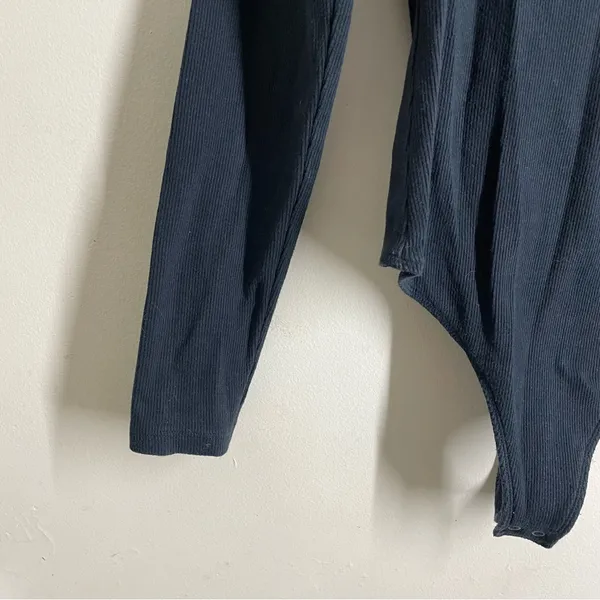 Abercrombie & Fitch Rib Hook Front Bodysuit Black Long Sleeve S Square Neck - Image 10