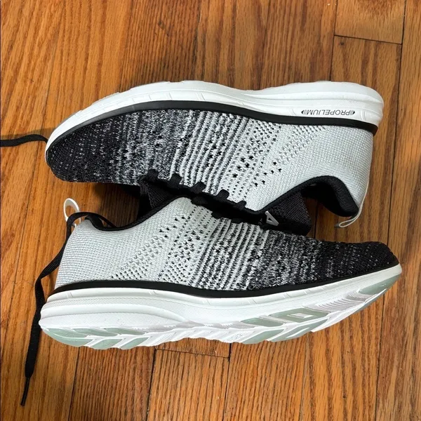 APL Techloom Pro Sneaker Black Grey‎ White size 5 NWT running - Image 4