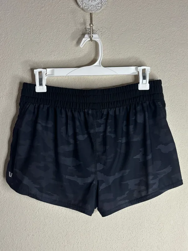 Vuori Clementine Short Black Watercolor Camo VW304 size medium - Image 2