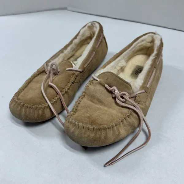 UGG‎ Women's Dakota Wool Lined Suede Slipper - Size 8. - Image 7