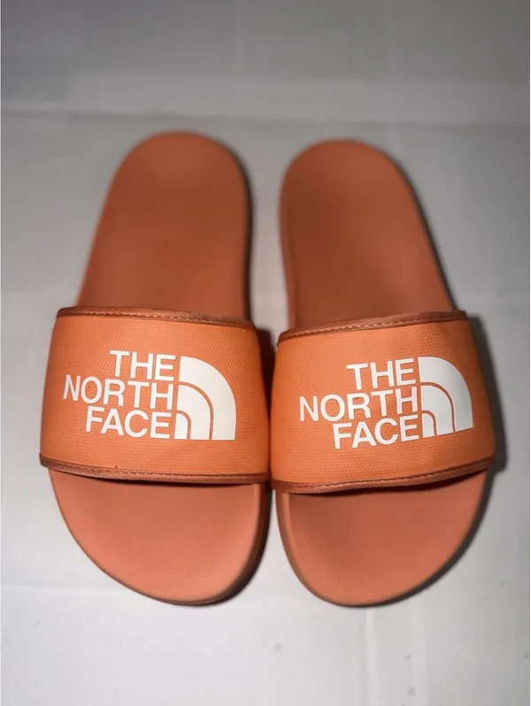 Size US Women’s with box North face women’s Base Camp Slide - Image 4