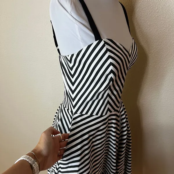 Vixen by Micheline Pitt Dollface Dress Black White Chevron stripe WOMENS LARGE - Image 4