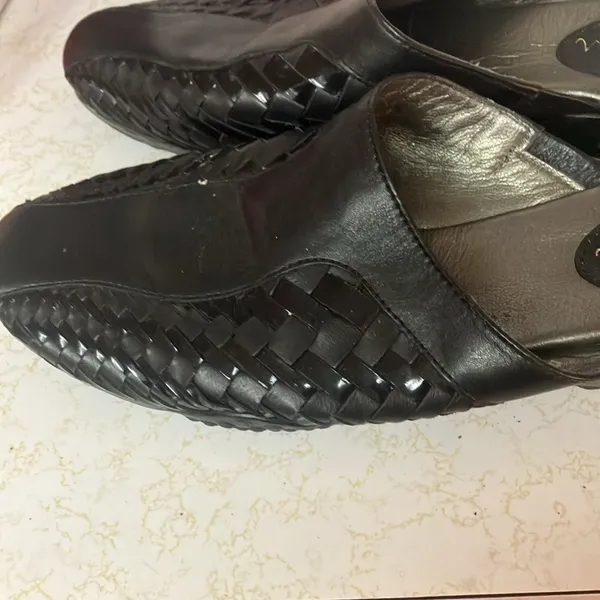 FINAL MARKDOWN Clarks Black Leather Slip-On Loafers 7 1/2 - Image 3
