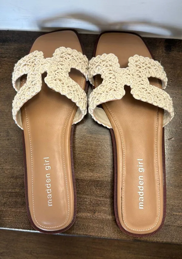 Slides Sandals Size 9 Ivory Cream Color - Image 2