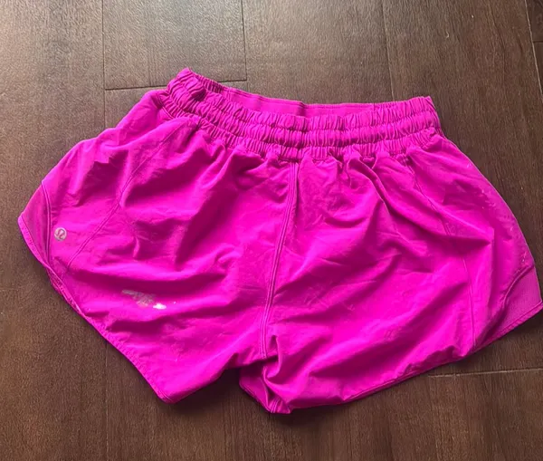 Lululemon Shorts Hot 2.5" Hot Low-Rise Lined - Image 3