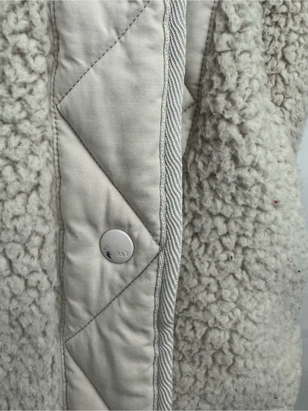Abercrombie & Fitch Cream Sherpa Jacket with Quilted Trim size Large Soft A&F - Image 2