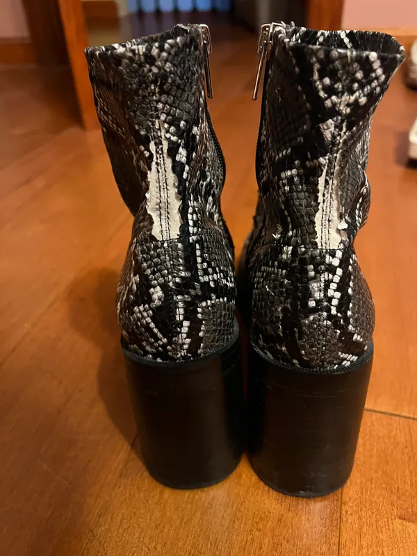 Steve Madden X Urban Outfitters Snakeskin heeled Boots - Image 3