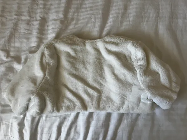 White Fur Shoulder Cover - Image 3