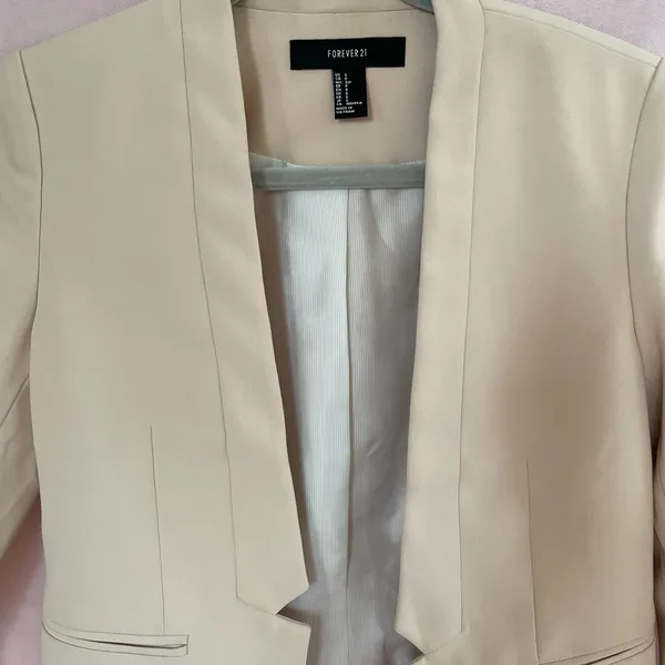 MOVING SALE!! Tan forever 21 blazer - Image 3