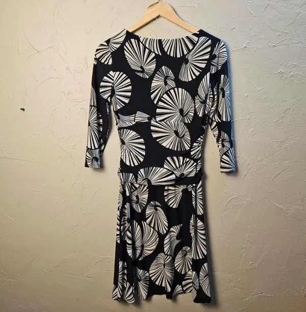  Black and White Patterned Dress with 3/4 Sleeves - Image 2