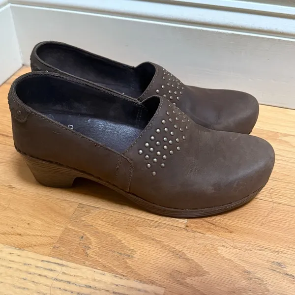 Dansko Mavis Brown Nubuck‎ Leather Studded Slip On Clogs Shoes Size 39 US 9 - Image 6