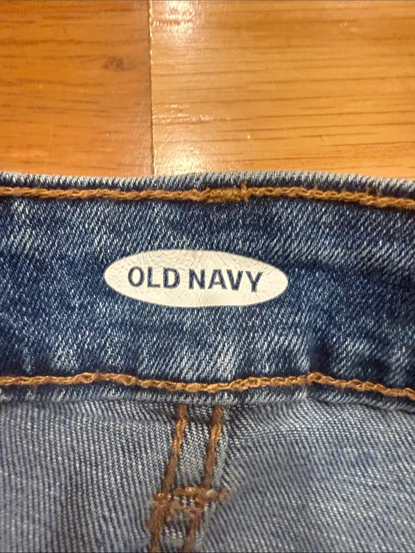 Old Navy button fly Jean shorts size 6 . - Image 6