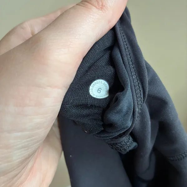 Lululemon black leggings athletic casual 23 inch inseam women's size 6 workout - Image 7