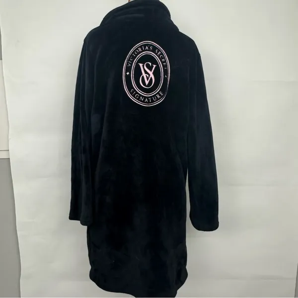 Victoria's Secret Luxurious Black Cozy Velvet Embroidered Robe M/L - Image 3