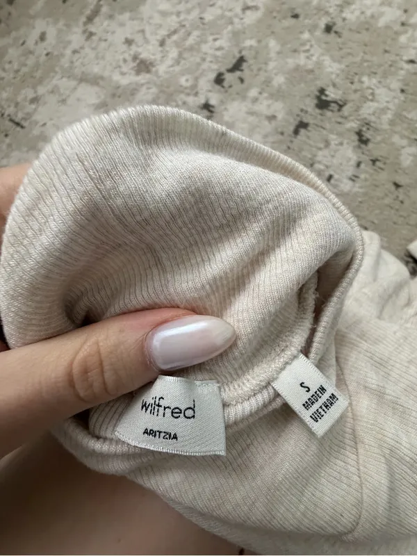 Aritzia Wilfred Free Turtleneck Long Sleeve Top Size Small - Image 3