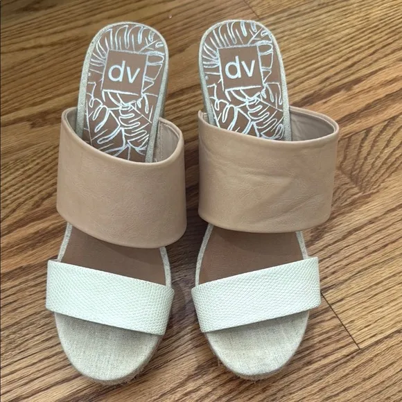 DV by Dolce Vita Tan and Cream wedges size 9.5 - Image 2