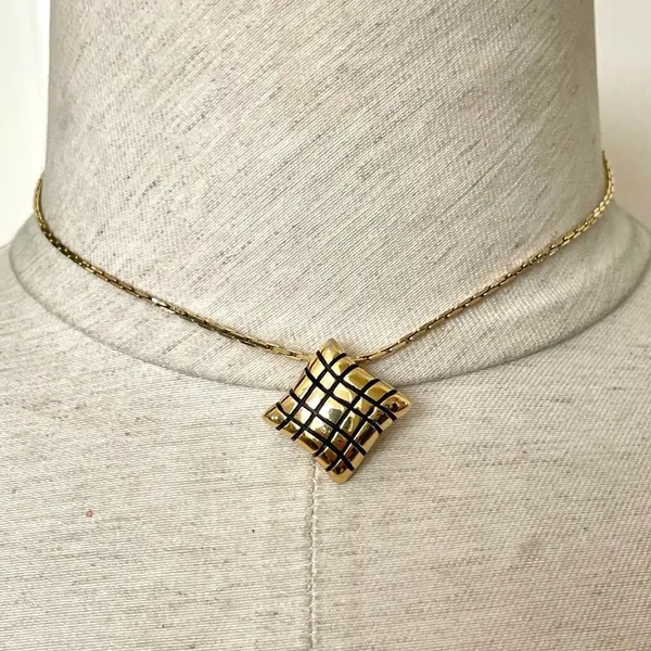 Jones New York gold tone small square pendant necklace - Image 2