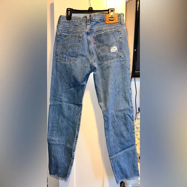 Levi’s Wedgie Straight Distressed Jeans - Image 5