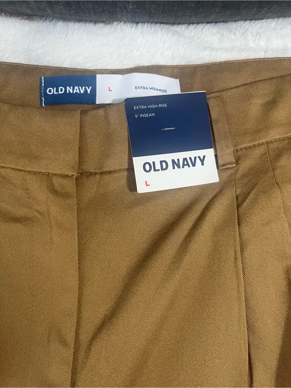 Old Navy Women's Tan Pleated High-Waist Bermuda Shorts - Image 3