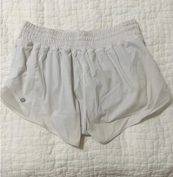 Lululemon Hotty Hot High-Rise 2.5" - Image 2
