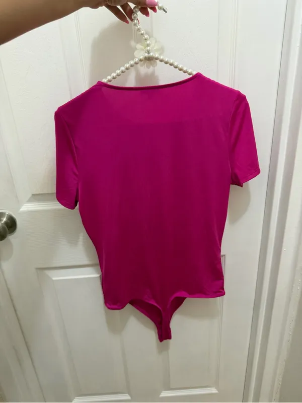 Express Size Medium Body Contour Bodysuit Womens Short Sleeve May Be Hot Pink - Image 6