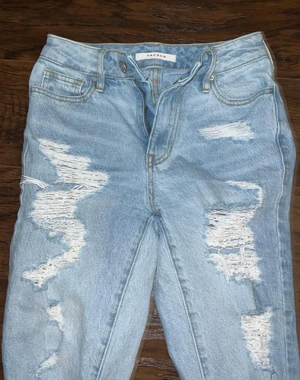PacSun Ripped Mom Jeans - Image 4