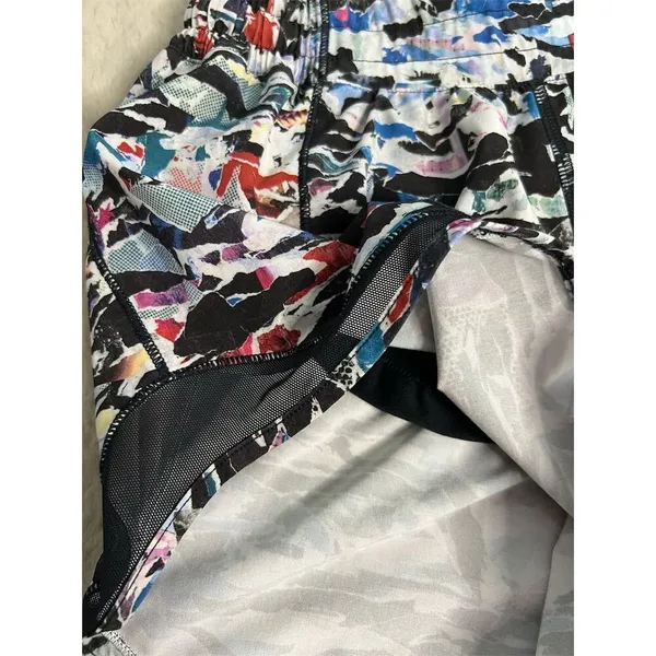 Lululemon Women's Hotty Hot Short II Size 6 Multicolor Running Shorts - Image 2