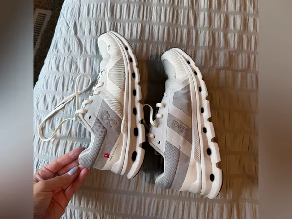 ON Cloudrunner Sneaker in White/Frost size Women's 7.5 - Image 7