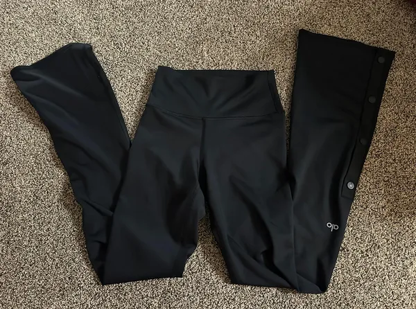 Alo Yoga Leggings - Image 4