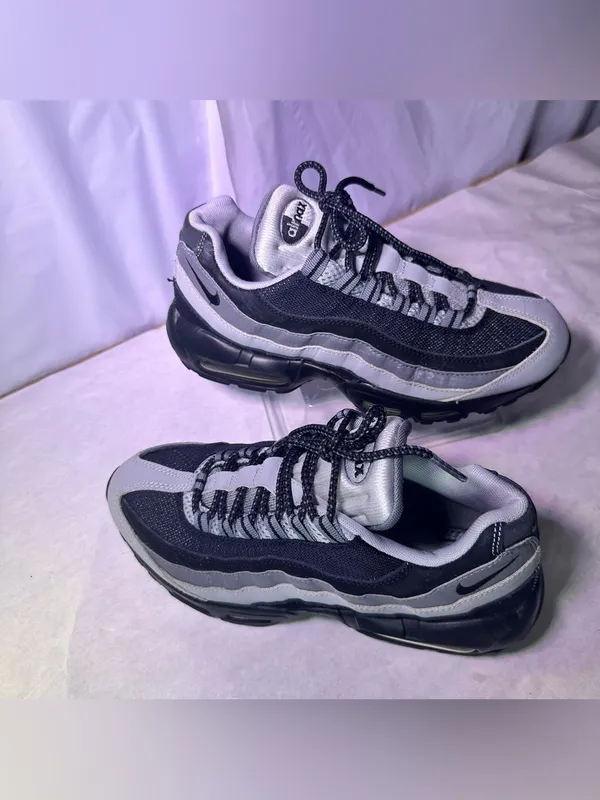 Nike womes 's Black & Gray Mesh Air Max 95 Sneakers - Image 4