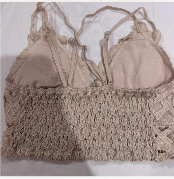 Women Cream lace bralette with adjustable straps size medium NEVER WORN - Image 3