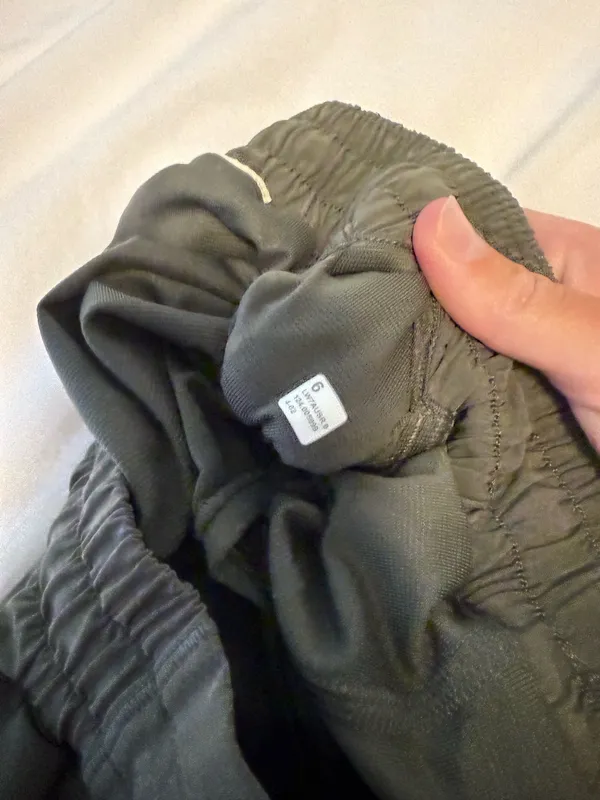 Lululemon Shorts Hotty 2.5" - Image 3