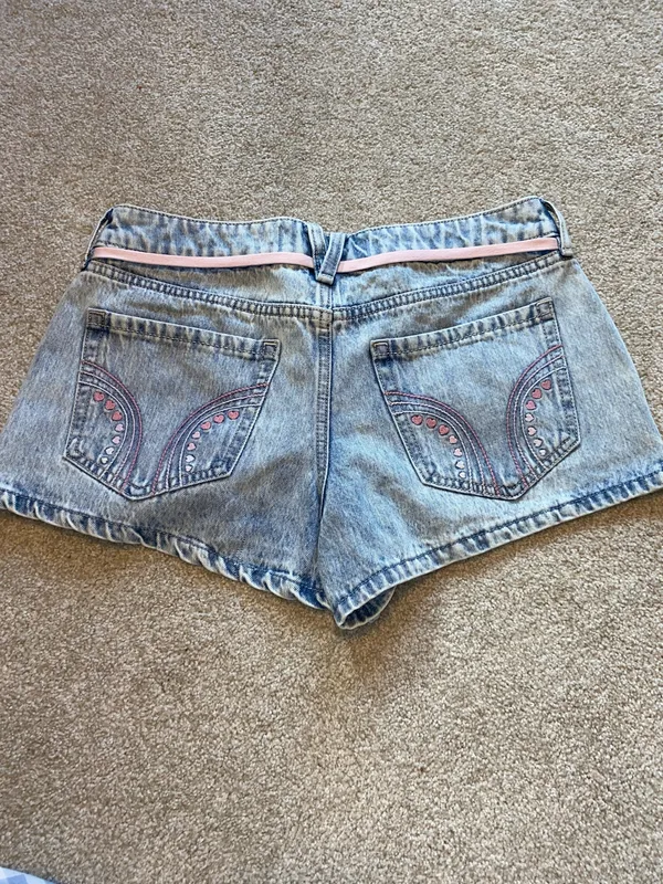 Hollister Low Rise Heart Embroidery Shorts - Image 4