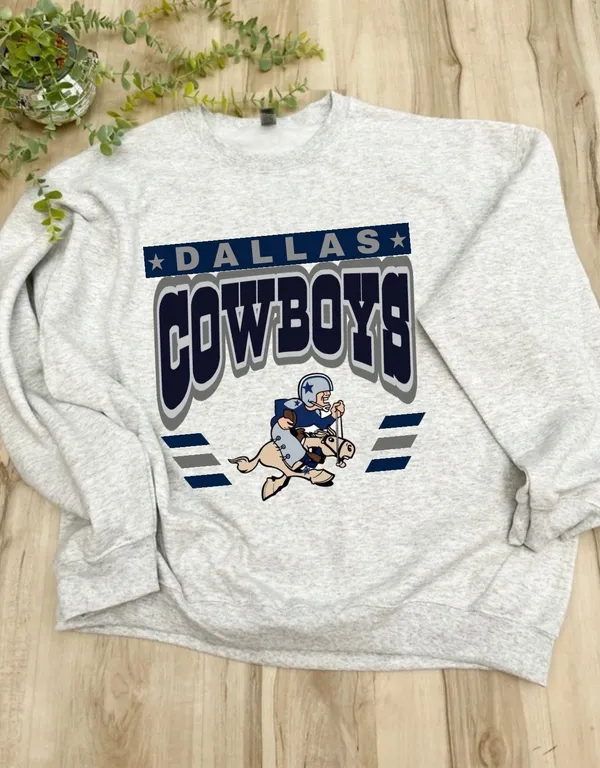 Boutique NEW - Dallas Cowboys Sweatshirt - Image 3
