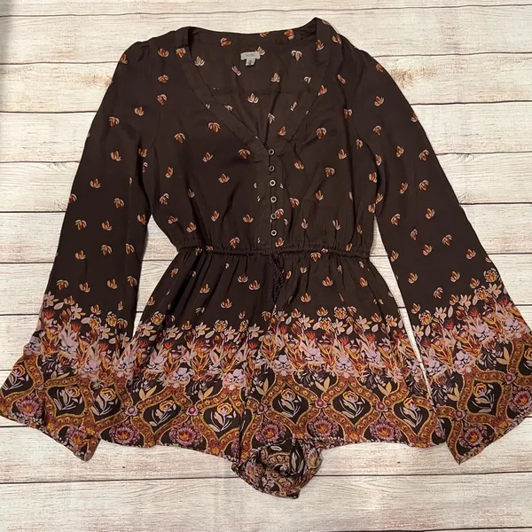 Urban Outfitters UO Ecote Helena Printed Long-sleeve Romper Size Medium - Image 2