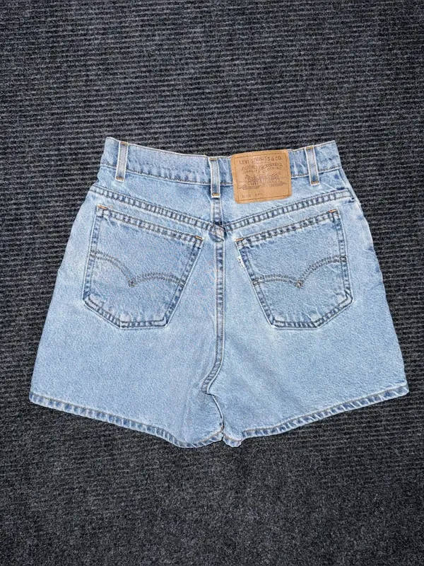 Vintage 90s Levi’s 912 White Tab Denim Shorts 6 P / 25 Light Wash USA Made Jorts - Image 2