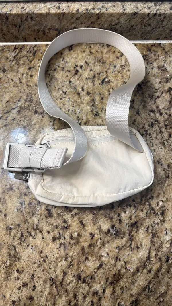 Lululemon Belt Bag - Image 4