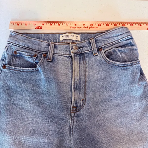 Abercrombie & Fitch The 80s Mom High Rise Jeans Light Wash Size 28/6S Distressed - Image 7