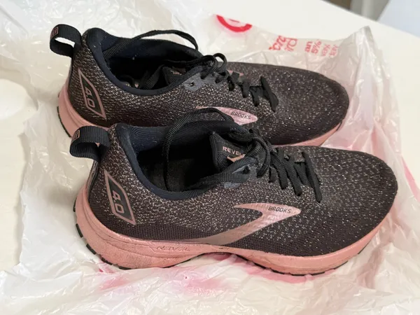 Brooks Women’s Sneakers - Image 3