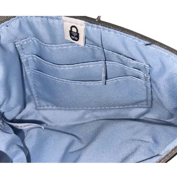Baggallini Wristlet - Image 3