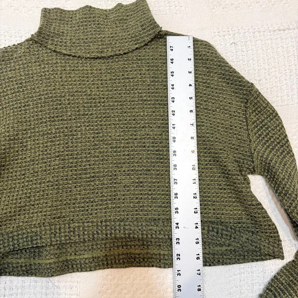 Free People medium mock neck waffle thermal crop top TLS1 3579 - Image 4