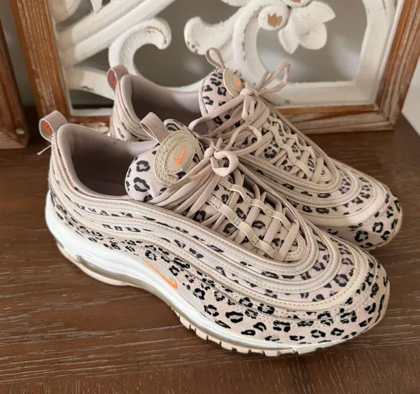Nike sneakers - Image 2