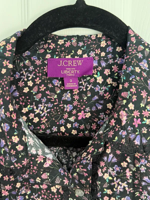 Jcrew Lace-Trim Button-Up Shirt in Liberty Strawberry Floral Fabric Size 2 - Image 5