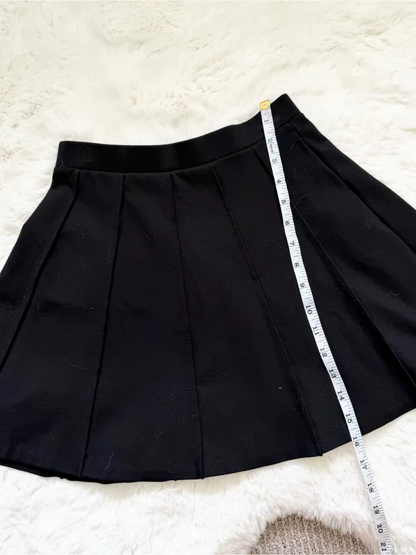 Aritzia A-Line Twirl Skirt XS - Black - Image 2