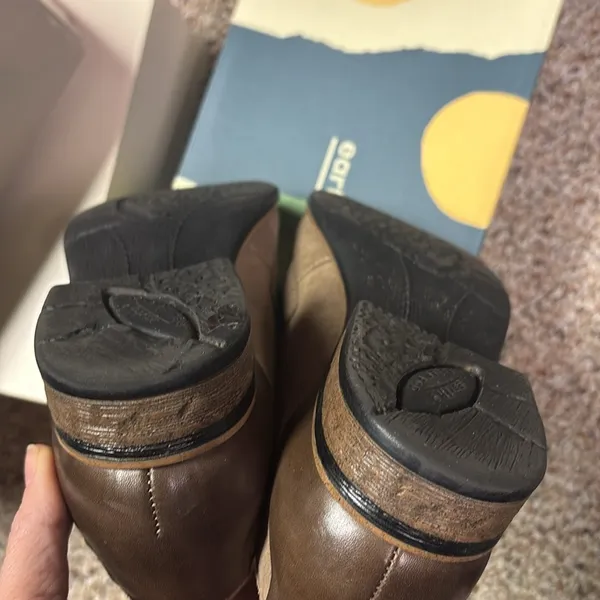 Earth Avani warm Taupe Suede Loafers- so comfy #18 - Image 5