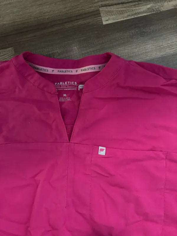 Fabletics Scrub Top Evolve - Image 2