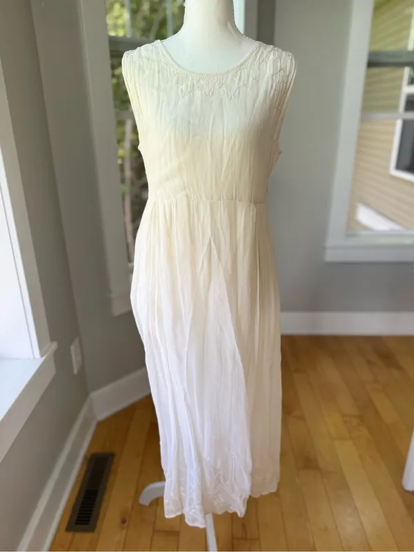 Vintage Diamond Dresses Ivory Floral Embroidered Tie Back Sleeveless Maxi Dress - Image 2