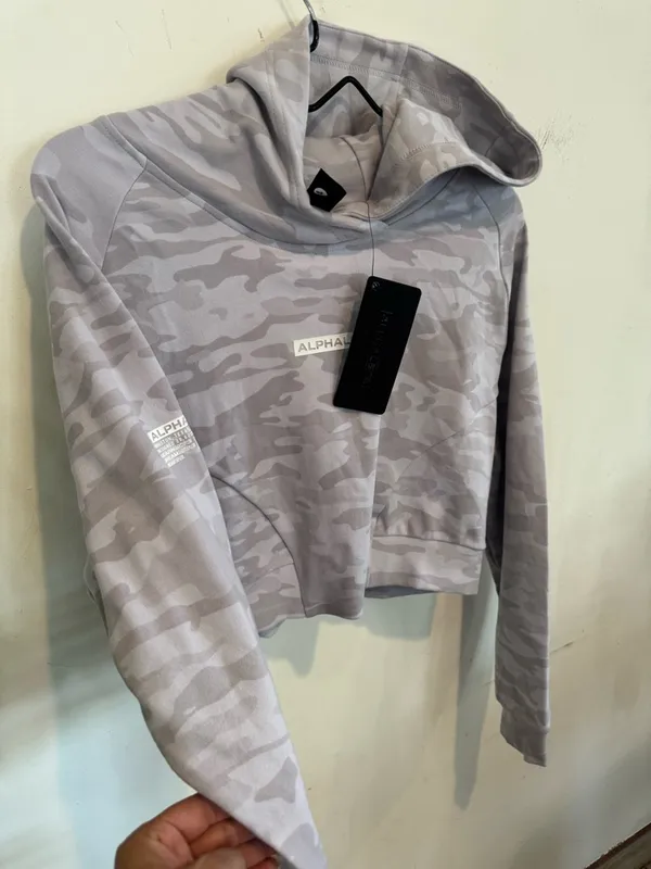 Alphalete Light Gray Camouflage Cropped Hoodie - Image 4