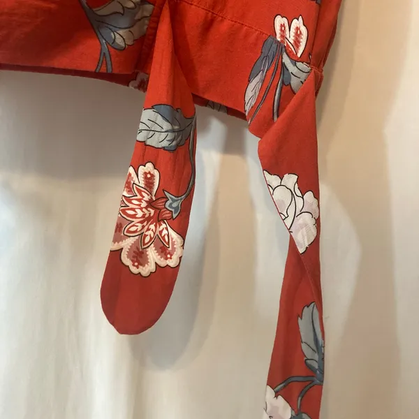 Loft Red Floral Tie Short Sleeves Waist Crossover V-Neck Blouse Top Medium - Image 7